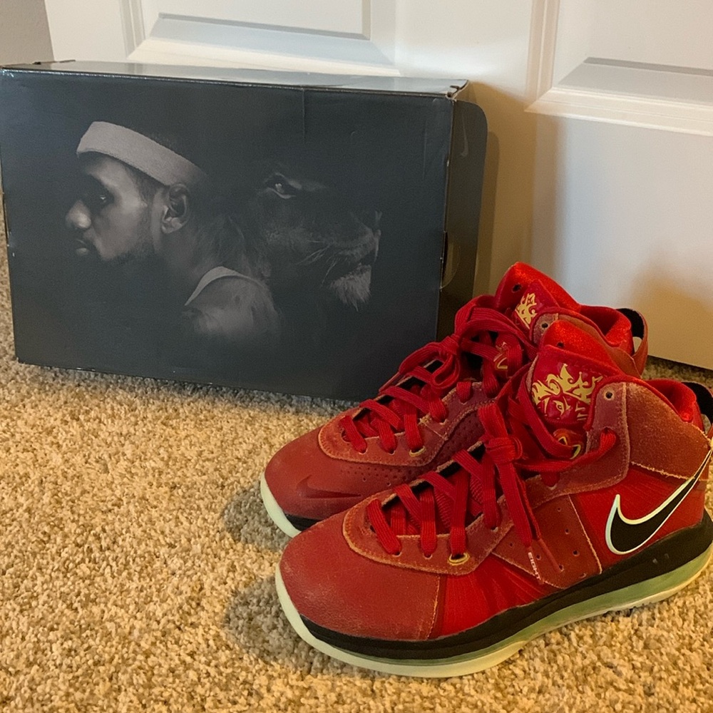 New with box Nike Lebron VIII BG
